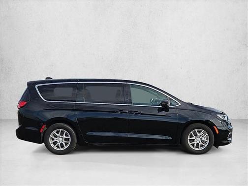 Diamond Black Crystal Pearlcoat 2025 Chrysler Pacifica L