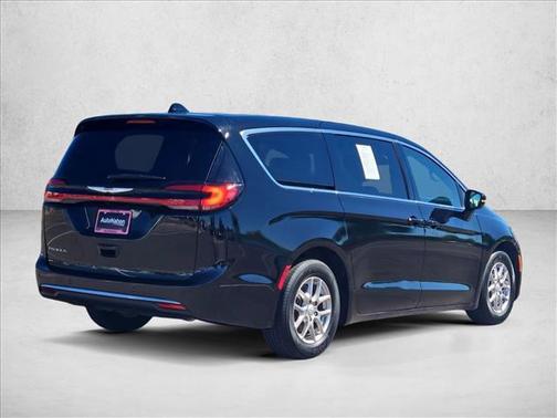 Diamond Black Crystal Pearlcoat 2025 Chrysler Pacifica L