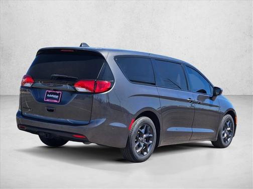 Granite Crystal Metallic Clearcoat 2020 Chrysler Pacifica Touring