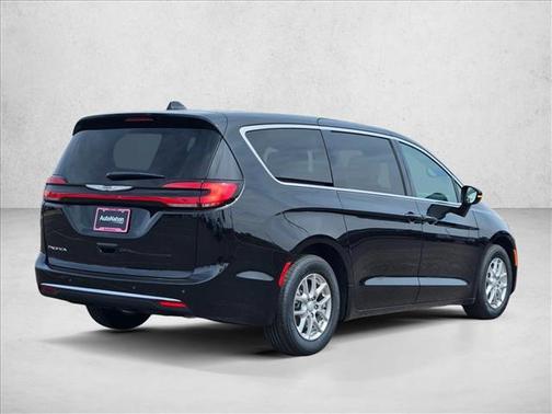 Diamond Black Crystal Pearlcoat 2025 Chrysler Pacifica L