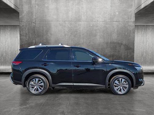 Photo 5 of 27 of 2022 Nissan Pathfinder SL
