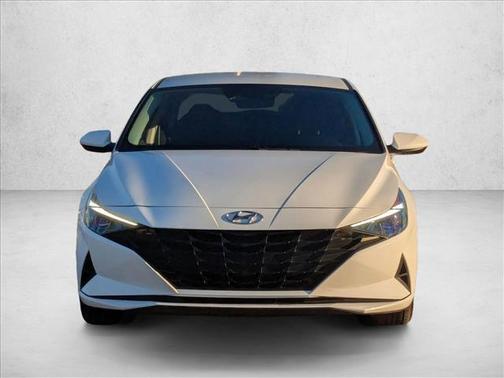 2022 Hyundai ELANTRA SE