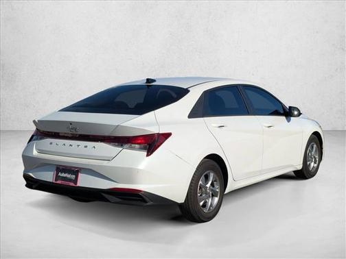 2022 Hyundai ELANTRA SE