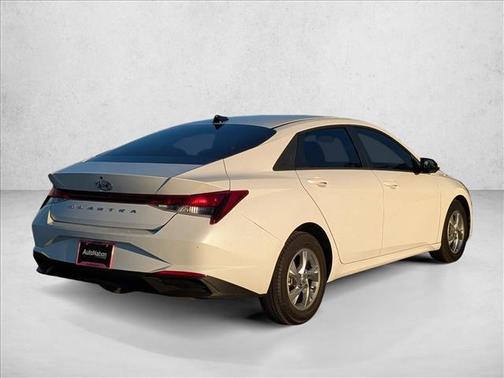 2022 Hyundai ELANTRA SE