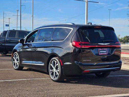 2026 Chrysler Pacifica L