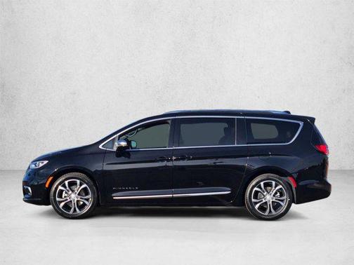 Diamond Black Crystal Pearlcoat 2026 Chrysler Pacifica L