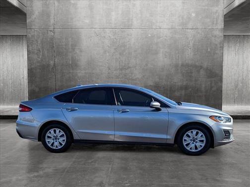 Photo 5 of 24 of 2020 Ford Fusion S