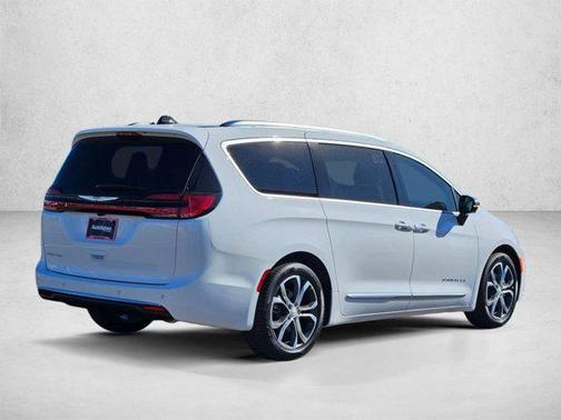 Bright White Clearcoat 2026 Chrysler Pacifica L