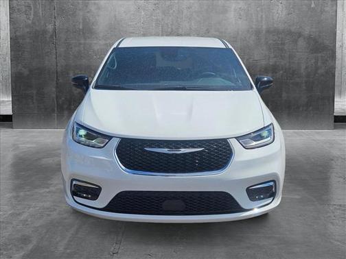 2025 Chrysler Pacifica L