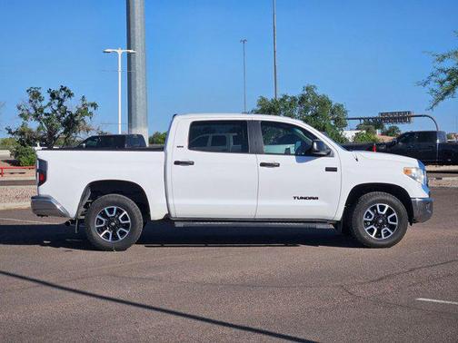 Super White 2015 Toyota Tundra SR5