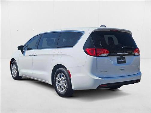 2025 Chrysler Voyager LX