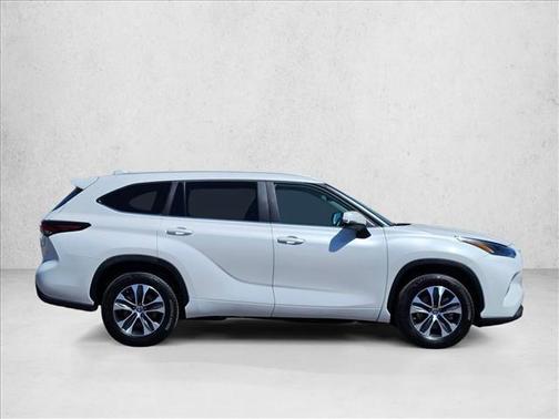 Wind Chill Pearl 2025 Toyota Highlander XLE