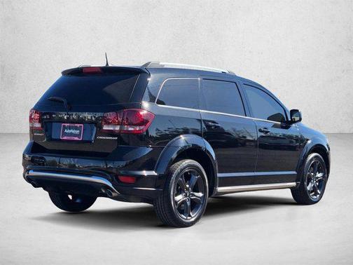 Pitch Black Clearcoat 2018 Dodge Journey Crossroad