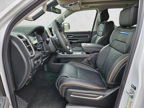 Ivory White Tri-Coat Pearlcoat 2026 RAM 1500 ST