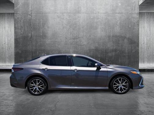 2021 Toyota Camry Hybrid XLE
