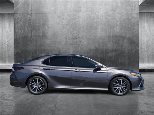 2021 Toyota Camry Hybrid XLE