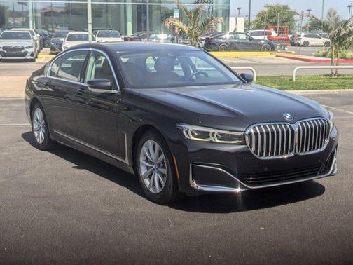 2022 BMW 740 i