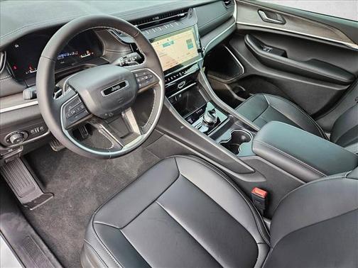 Silver Zynith 2026 Jeep Grand Cherokee Limited