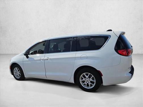 2022 Chrysler Voyager LX