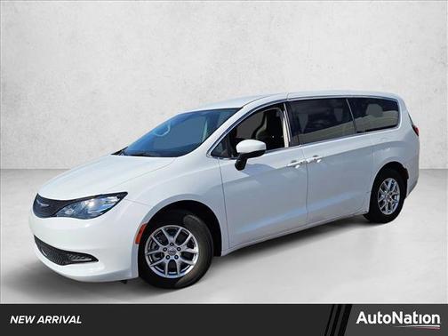 2022 Chrysler Voyager LX