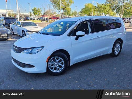 2022 Chrysler Voyager LX