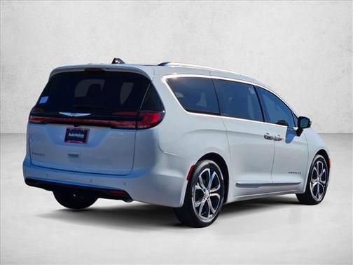 Bright White Clearcoat 2026 Chrysler Pacifica L