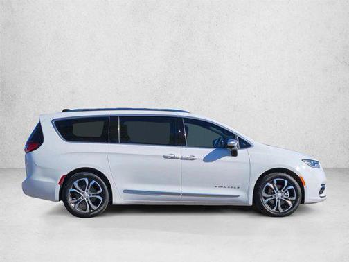 Bright White Clearcoat 2026 Chrysler Pacifica L