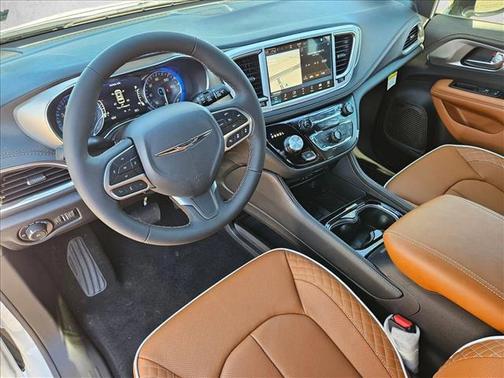 Bright White Clearcoat 2026 Chrysler Pacifica L