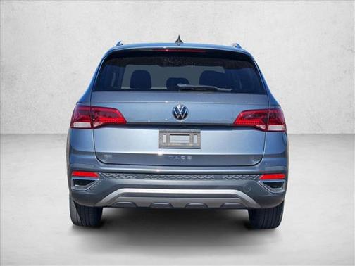 Platinum Gray Metallic 2022 Volkswagen Taos 1.5T SE