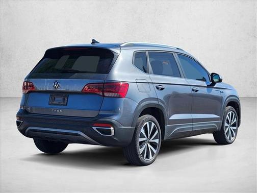 Platinum Gray Metallic 2022 Volkswagen Taos 1.5T SE