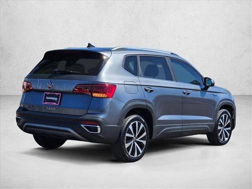 Platinum Gray Metallic 2022 Volkswagen Taos 1.5T SE