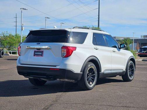 Oxford White 2022 Ford Explorer XLT