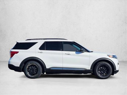 Oxford White 2022 Ford Explorer XLT