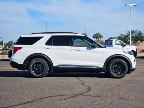 Oxford White 2022 Ford Explorer XLT