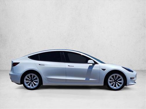 Pearl White Multi-Coat 2023 Tesla Model 3 Standard Range