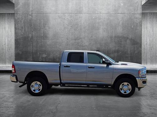 2020 RAM 2500 Tradesman Crew Cab 4X4 6'4' Box