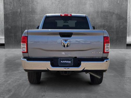 2020 RAM 2500 Tradesman Crew Cab 4X4 6'4' Box