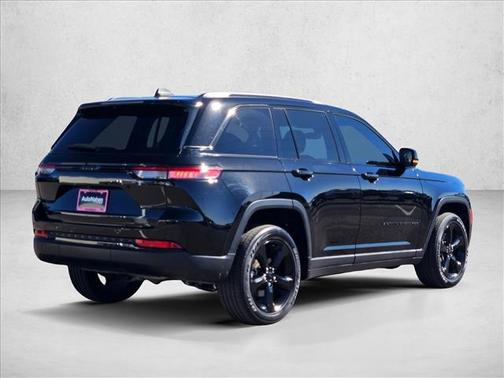 Diamond Black Crystal Pearlcoat 2023 Jeep Grand Cherokee Altitude