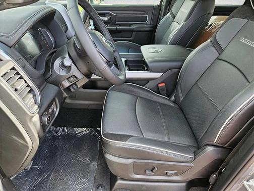 2026 RAM 2500 Laramie Crew Cab 4x4 8' Box