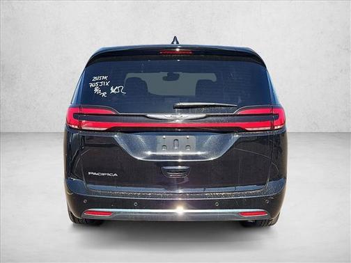 Diamond Black Crystal Pearlcoat 2025 Chrysler Pacifica L