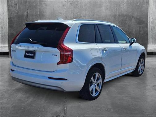 2022 Volvo XC90 T5 Momentum