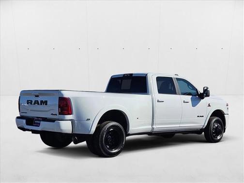 2025 RAM 3500 Limited Crew Cab 4x4 8' Box