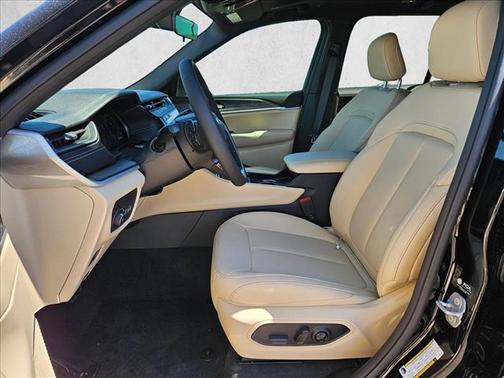 Diamond Black Crystal Pearlcoat 2026 Jeep Grand Cherokee Limited