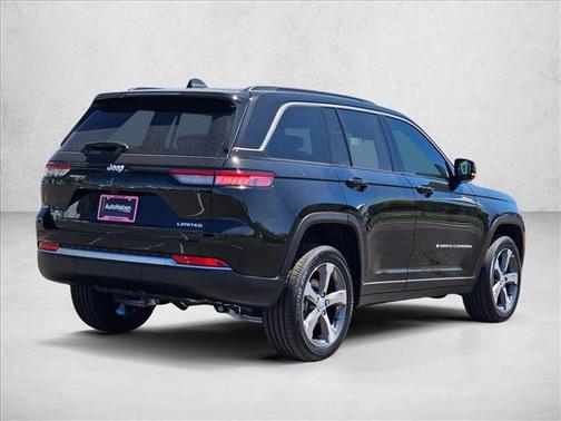 Diamond Black Crystal Pearlcoat 2026 Jeep Grand Cherokee Limited