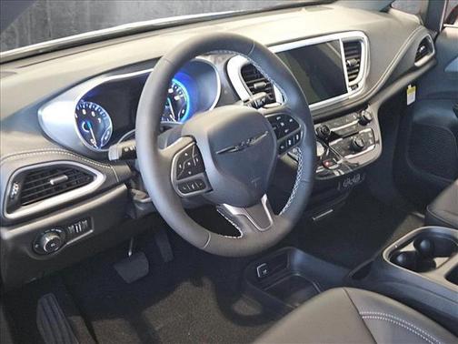2025 Chrysler Pacifica L
