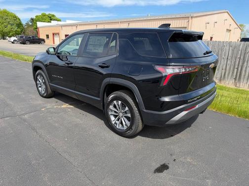 Mosaic Black Metallic 2026 Chevrolet Equinox 1LT