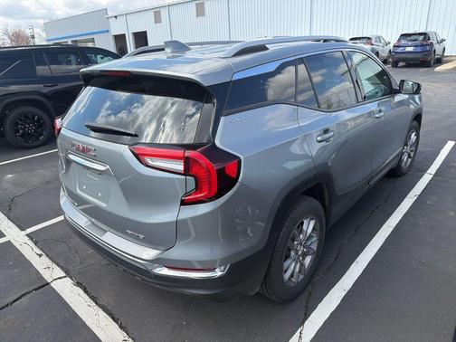 Sterling Metallic 2024 GMC Terrain SLT