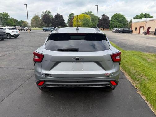 Sterling Gray Metallic 2026 Chevrolet Trax FWD 2RS