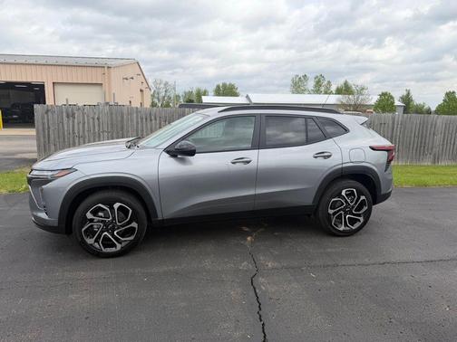 Sterling Gray Metallic 2026 Chevrolet Trax FWD 2RS