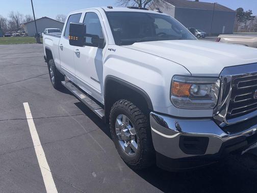 White 2018 GMC Sierra 2500 SLE